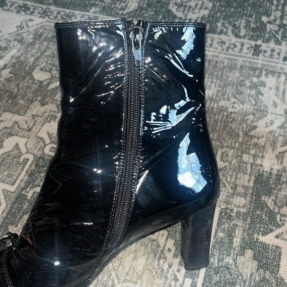 Stuart Weitzman women’s Black Heeled Boots with Glossy Finish size 8 - Picture 5 of 9